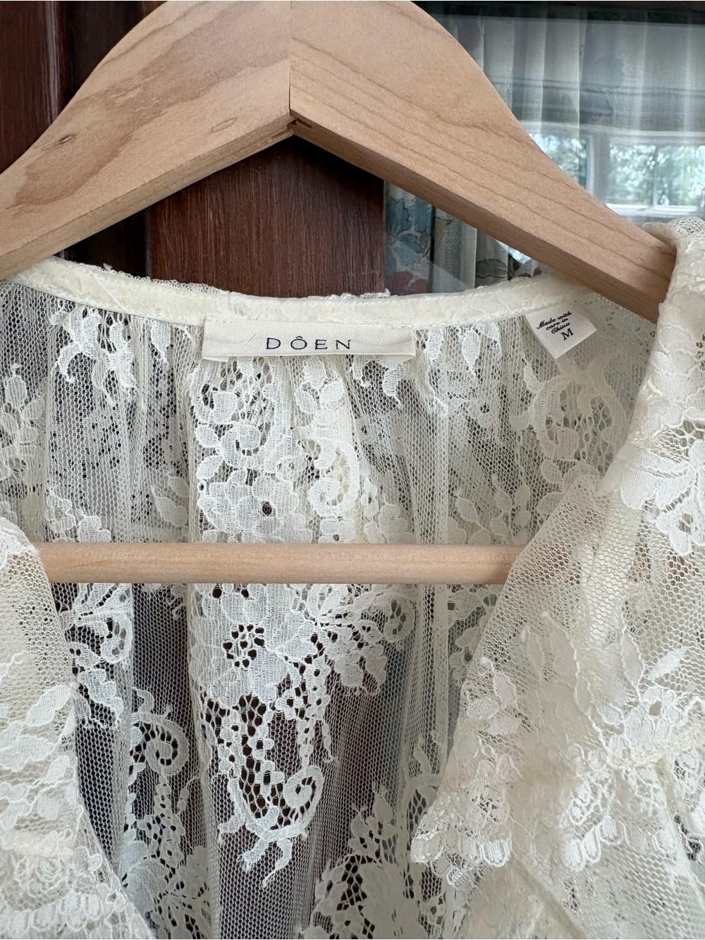 DOEN Lace Shear Ruffle V-Neck Blouse - Ivory M like new - Picture 2 of 3